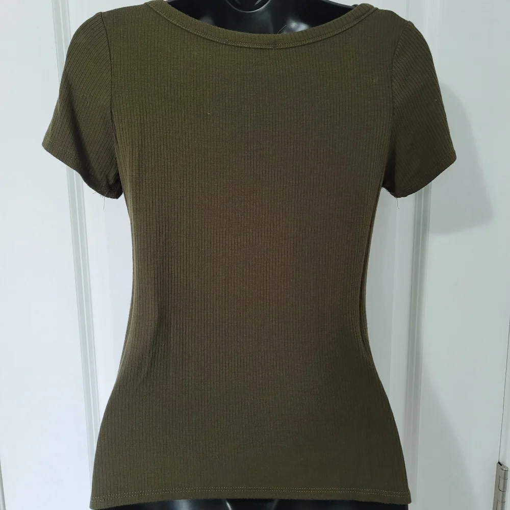 ‼️3 for $10 Ribbed Tee - Picture 3 of 4